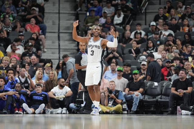 中国篮协官方:周琦加盟广东队 赵睿加盟新疆队